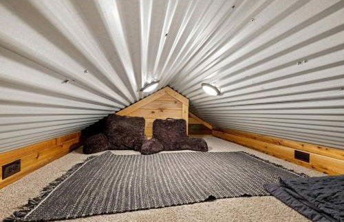 Stunning Riverfront Log Cabin Nestled Amidst Trees in Nashoba, Oklahoma - Foto 12