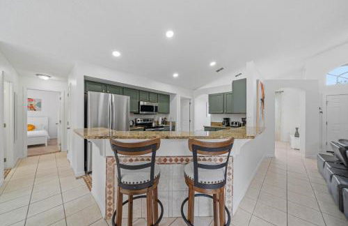 Stunning 4-bedroom Villa w/ Pool - Close to Disney Parks and Gulf Courses! - Photo 15