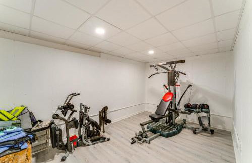 Porch and Game Room! Getaway on Lookout Shoals Lake - Foto 11