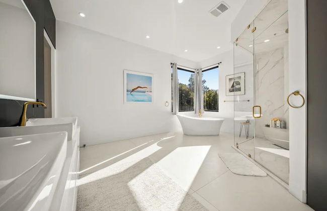 Willow Glen - Hollywood Hills Multi-level Villa With Theater & Pool - Photo 36