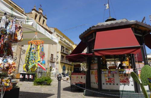 Santa Maruzza - Apartment with Balcony View, 5 Min Walk to Teatro Massimo & Cathedral - Foto 19