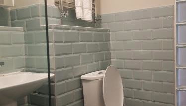 Spacious 3-Bedroom Apartment in Central London near Holborn Tube - Foto 4, Shower