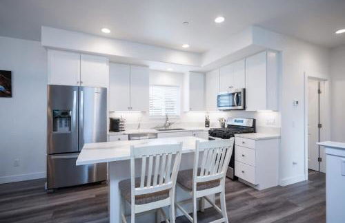 Game Room! Rooftop Deck! Sleeps 11 - Photo 11