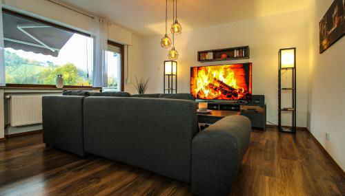 Moderne FeWo, nähe Bahnhof, Balkon, Burgblick, Boxspringbett, Waschtrockner - Foto 2