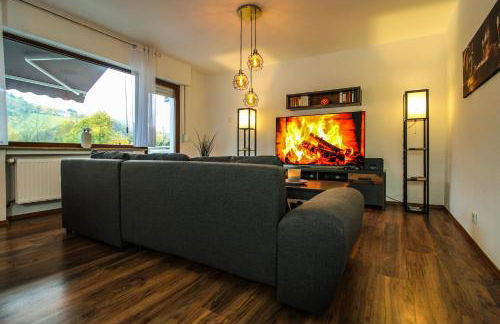 Moderne FeWo, nähe Bahnhof, Balkon, Burgblick, Boxspringbett, Waschtrockner - Foto 2