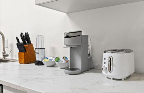 Cozy 1st-Floor Flat 2BR Backyard Free Parking - Foto 45