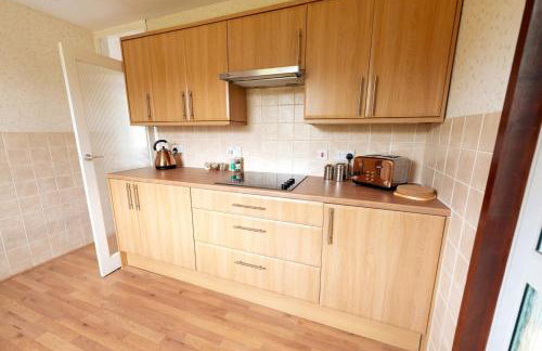 Spacious Family Bungalow with Garden for up to 7 - Photo 18