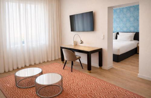 The Suite Hotel Garden - Photo 27