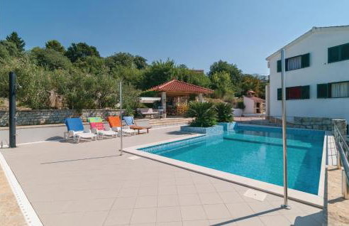 Two-Bedroom Apartment In Mravince - Photo 9