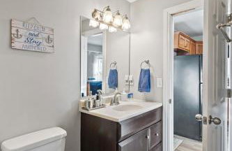 Little blue house on the lake - Photo 11