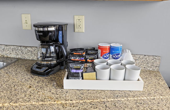 Sleek 2BR Downtown Retreat with Gym - Foto 11