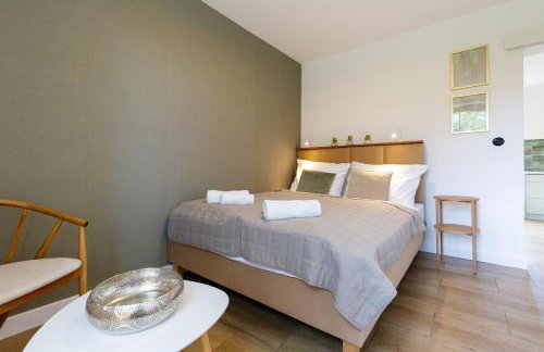 Green Door - Photo 15