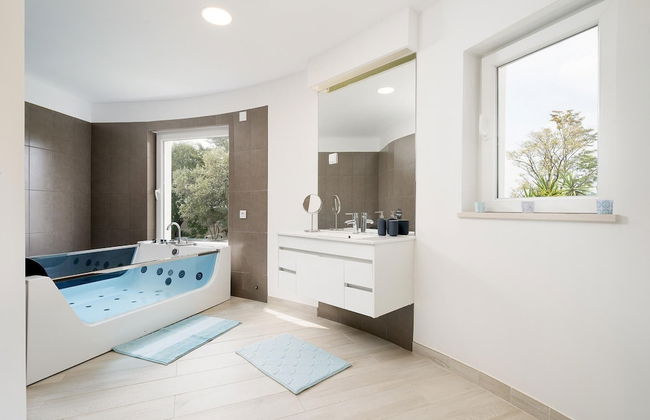 Luxury Almancil Villa With Heated Pool by Ideal Homes - Foto 8