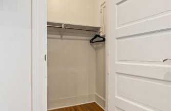 Los Angeles charming big house, king bed, parking, EV - Photo 17