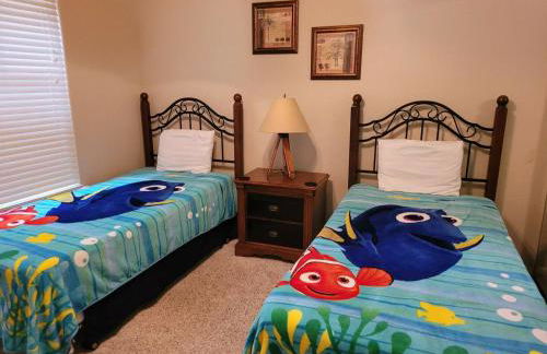 Pool view, 10 miles to Disney World, washer, dryer, kitchen, Wifi, two pools, ground level - Foto 23