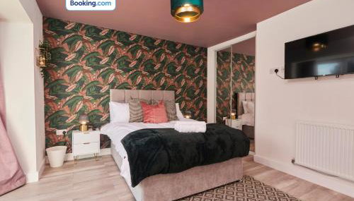 Spacious 4BDR House By Homebird Property Management Short Lets & Serviced Accommodation Leeds With Private Parking & Garden - Foto 5