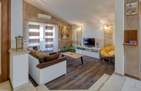 3 Bedroom Nice Apartment In Kanfanar - Photo 2