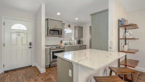 Dog Friendly Home wPrivate Fenced Yard, Garage & Fire Pit STEPS to the Beach! - Foto 3