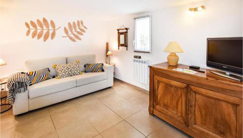 Nice Apartment In Caumont-Sur-Durance - Foto 2