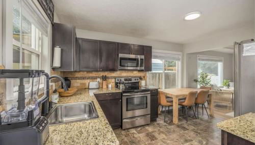 Tribe and Vibe In Downtown CDA Modern Comfort And Fun For You And Your Crew, Just Steps From Downtown - Foto 3