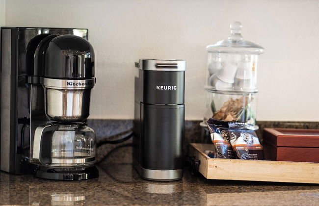 Luxury Resort Style Living w/ Pool & Jacuzzi - Foto 41