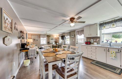 Steps to Crystal Lake Spacious Retreat with Views - Foto 8