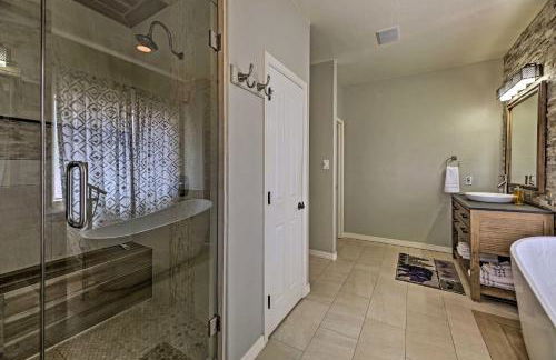 Near Woodland Lake Park Cabin with Serene Deck! - Foto 17