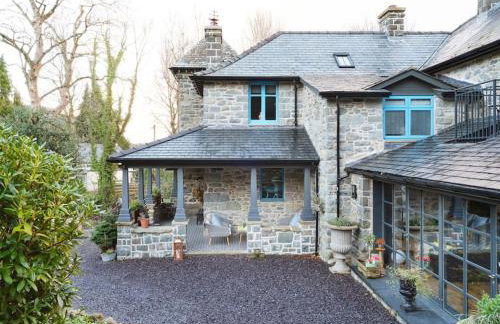 Ty Pandy Eclectic Luxury Family cottage Sleeps 8 adults and 2 children - Photo 22