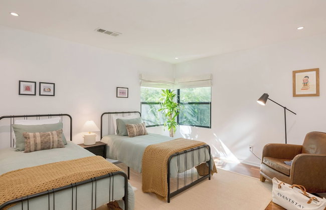 Silver Screen by Avantstay Luxe Backyard Escape - Photo 71