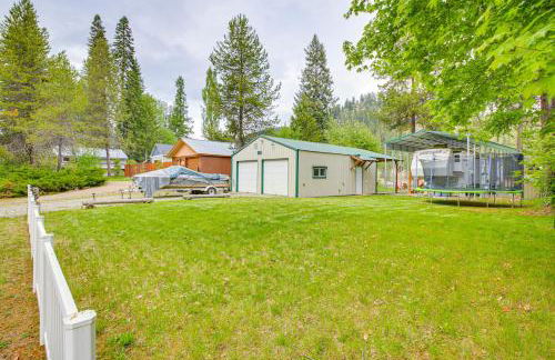 Family Fun on Ruby Creek Cusick Hideaway with Dock - Foto 27