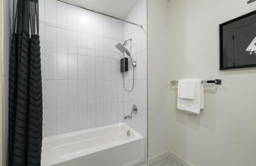 2BR, King Bd, Free Prkn, Gym, NYC View, 8min Train - Foto 37