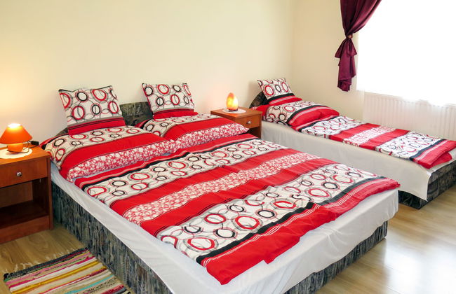 4 bedroom House in Balatonszárszó with private pool and garden - Photo 13