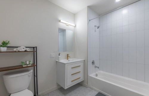 Stylish Apt FREE Parking Near NYC & Airport - Foto 11