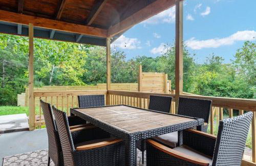 Hidden Hollow 3BD Cabin - Hot Tub, Wifi, Game Room, Fire Pit - Foto 34