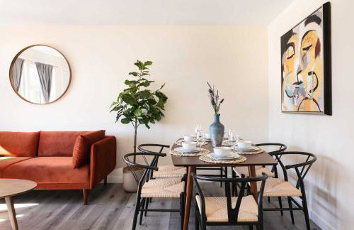 Unwind in Spacious 2BR Apt Sleeps 6 with Parking - Foto 6