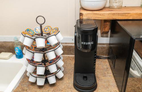 Cabin close to FL Caverns! Hot Tub, WI-FI, & Firepit - Foto 14