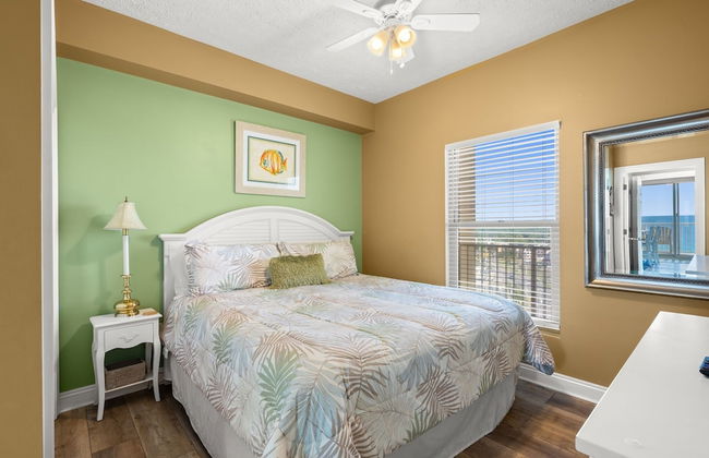 Beautiful Condo with Spacious Balcony to Enjoy Fascinating Ocean View - Unit 1002 by RedAwning - Foto 4