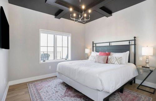 New Beautiful 8th Street Condo with 2 Balconies George 203 - Photo 4