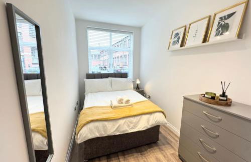 STUNNING APARTMENT - 2 DOUBLE BEDROOMS - EN-SUITE - FREE ALLOCATED PARKING - JQ QUARTER - BIRMINGHAM CITY CENTRE - SLEEPS 6 GUESTS - 2 BATHROOMs - Foto 15