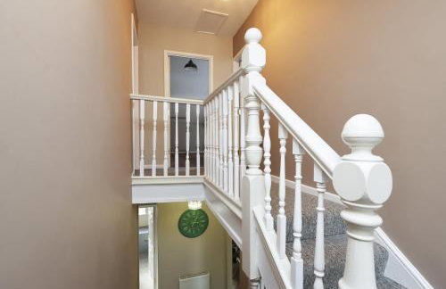 Modern Comfort 4 Bedrooms and Great Location - Foto 79