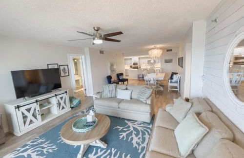 Luxury, Direct Oceanfront Unit and Balcony, Northeast Corner, Heated Pool, Garage Parking - Photo 3