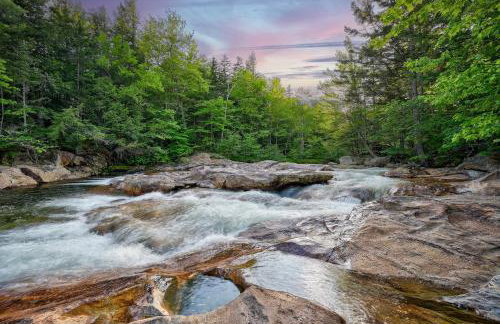 Steps to the Ellis River - Luxe, Hot Tub, Game Room - Foto 46