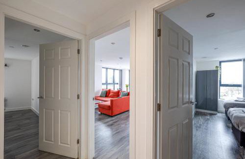 Stunning 2 bed apt with free parking close to CC - Foto 22