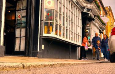 Elegant Windsor Flat - Short Walk to Windsor Castle, River Thames & Train Station - Foto 37