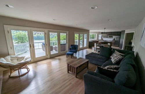 Candlewood Lake -Family Getaway, Lakefront 3775 sqft Home - Foto 13