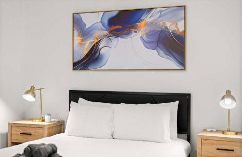 5-BD 2 5-BA Modern Retreat w Games & Hot Tub - Foto 24