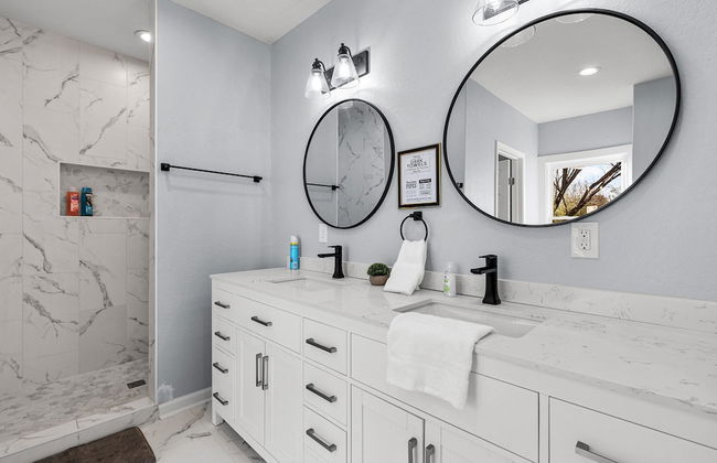 Inviting 4br/2.5ba Downtown Home With Ample Space! - Photo 16