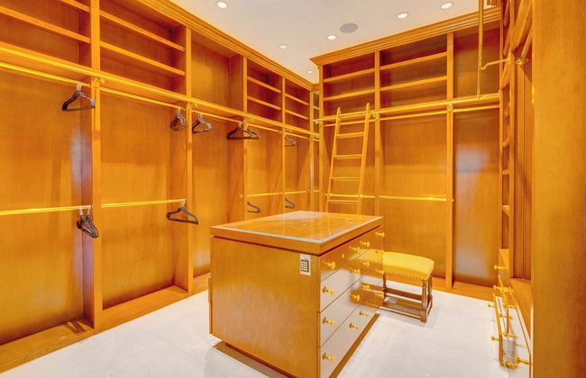 Carolwood - Modern Tuscan Villa With Rolling Lawns and Loggia in Holmby Hills - Photo 80