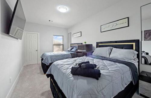 Spacious Modern Townhome w Indoor Court, King Beds & Huge TVs! - Foto 11