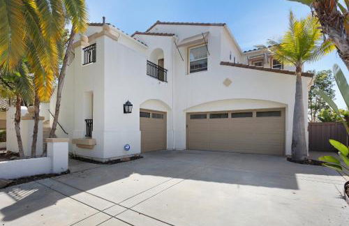 Spacious Luxury home in Gated Community with Resort Pool & Scenic Views - Photo 24